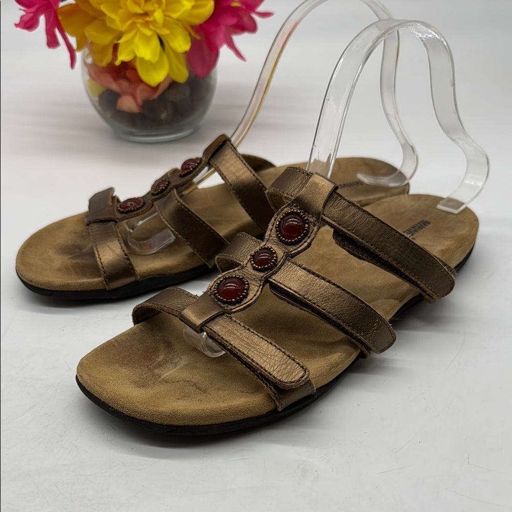 Minnetonka Brown Sandals with Comfortable Footbed and Decorative Straps Size 10